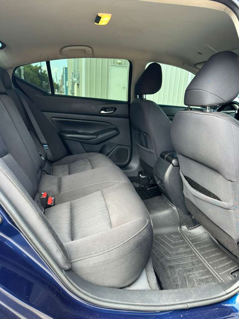 Nissan Altima 2020 con 56,430 millas