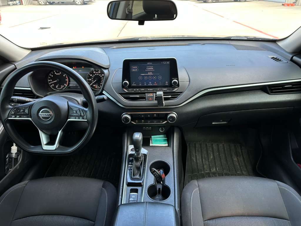 Nissan Altima 2020 con 56,430 millas