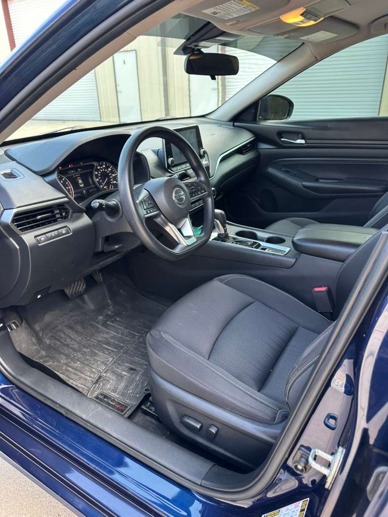 Nissan Altima 2020 con 56,430 millas