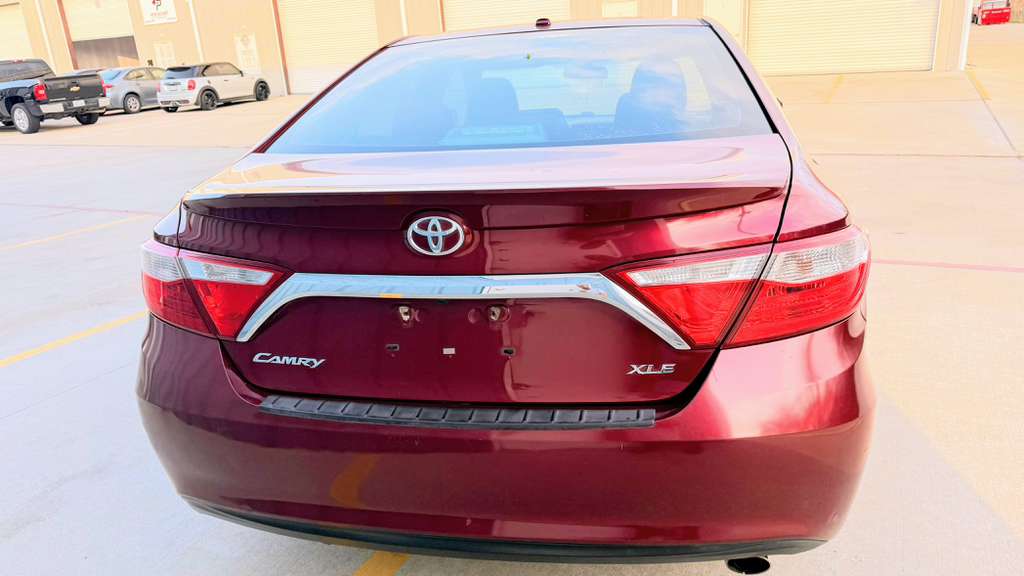 Toyota Camry 2017 con 98,021 millas